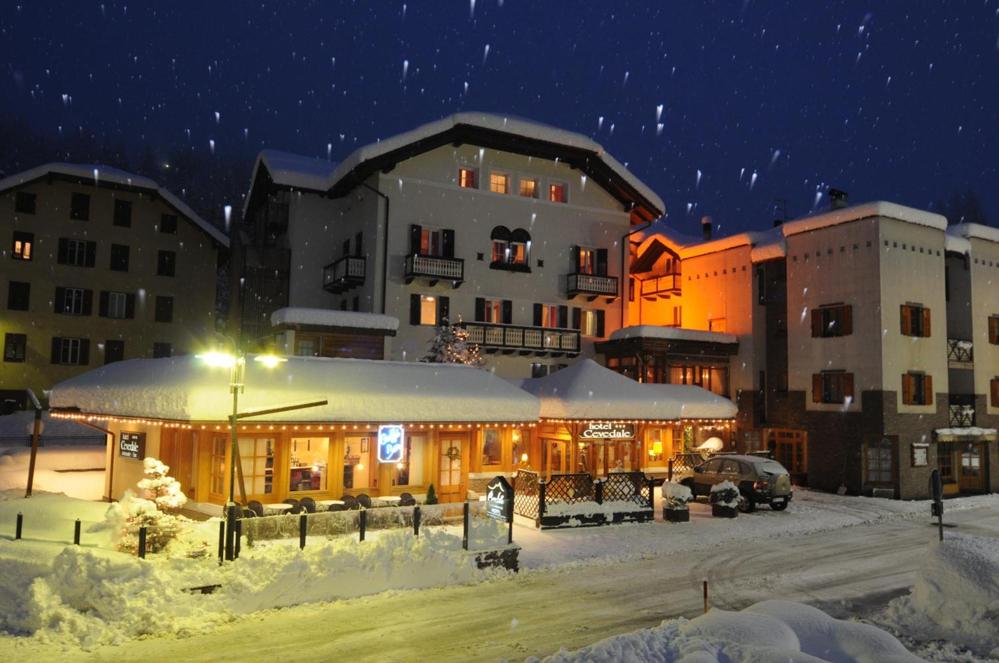 Hotel Cevedale Living Romance Hotel Cogolo Exterior photo